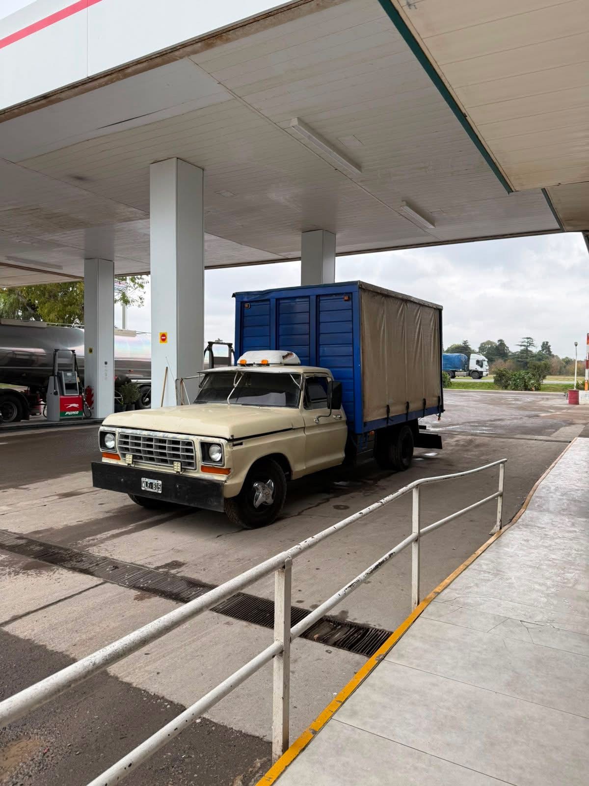 Busco camión con duales para reparto